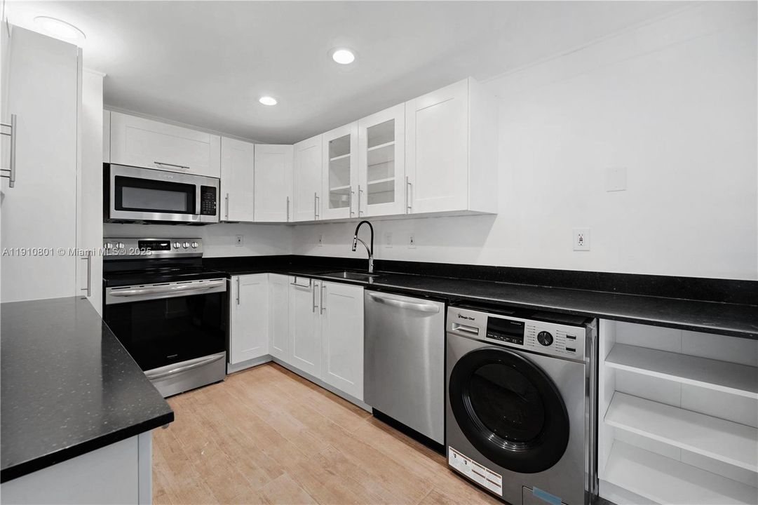 В аренду: $2,850 (2 спален, 2 ванн, 1225 Квадратных фут)