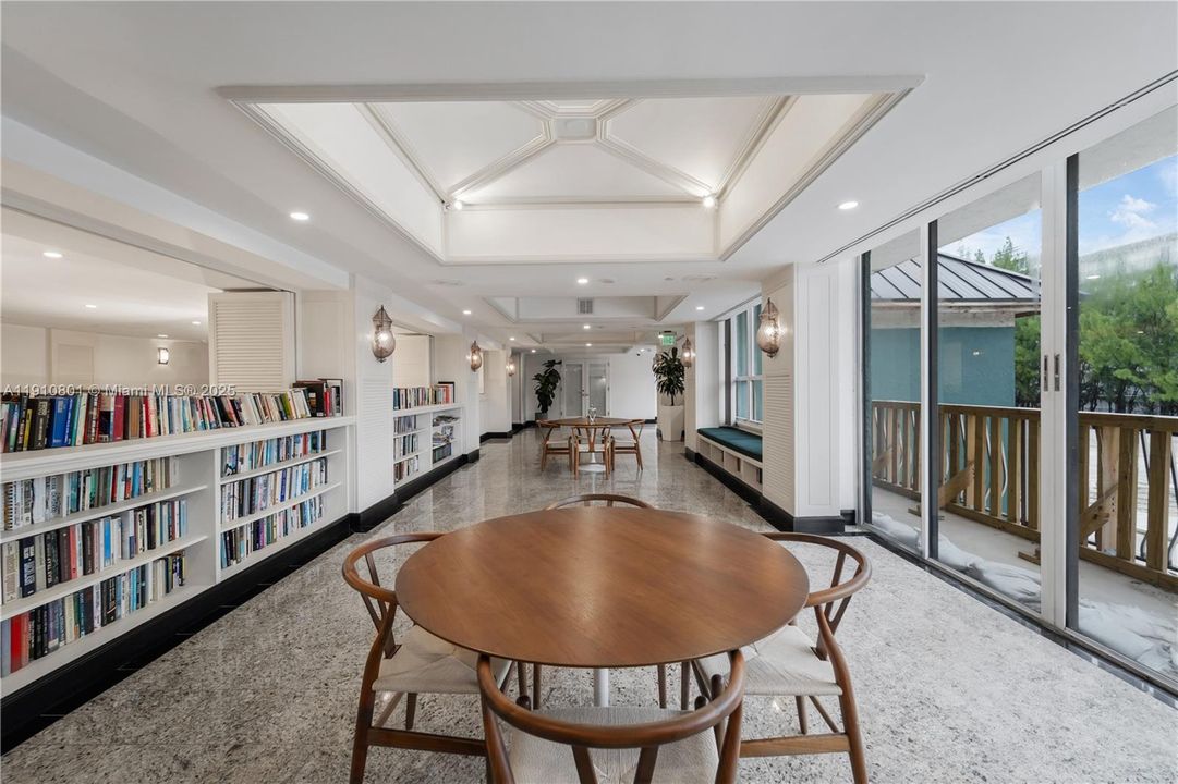 В аренду: $2,850 (2 спален, 2 ванн, 1225 Квадратных фут)