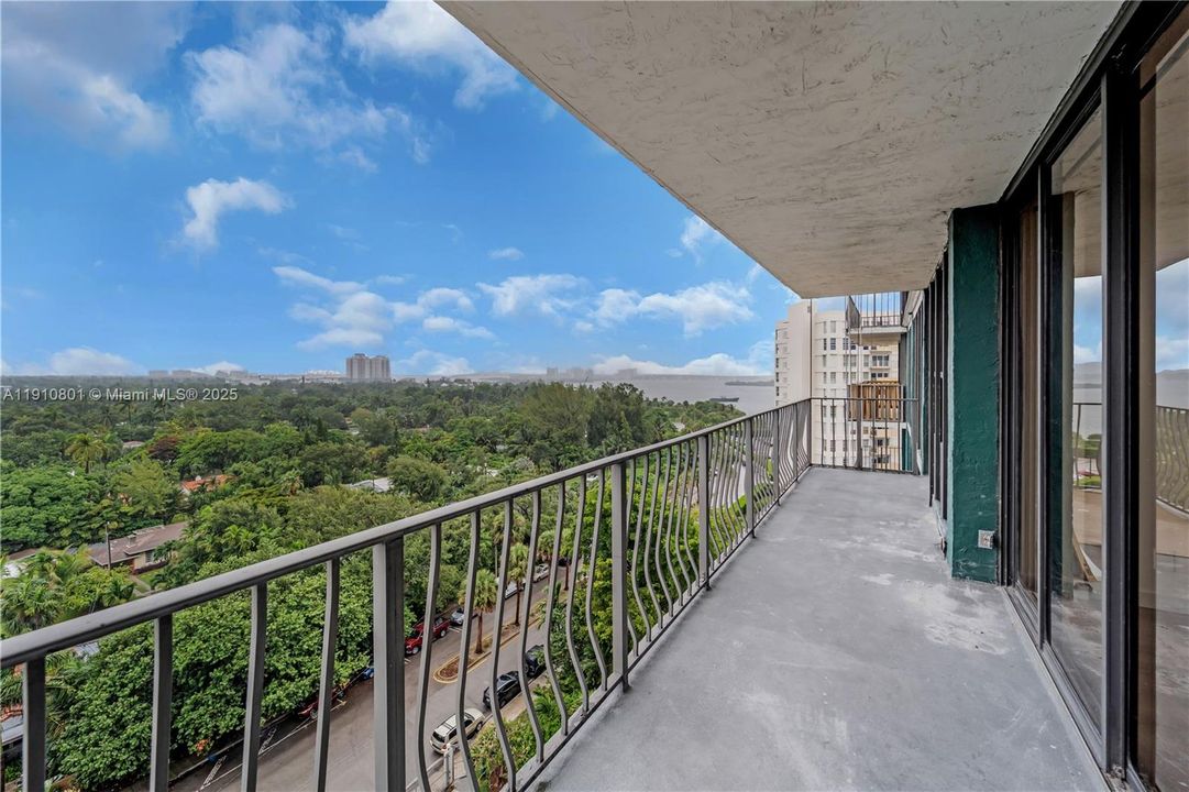 В аренду: $2,850 (2 спален, 2 ванн, 1225 Квадратных фут)