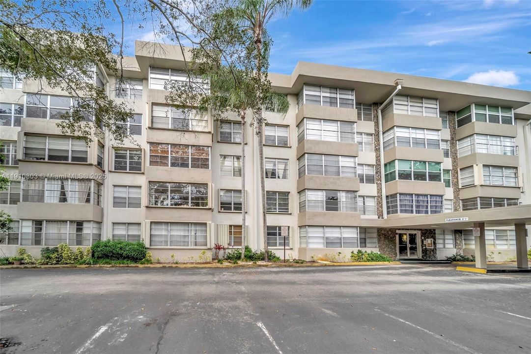 En Venta: $220,000 (2 camas, 2 baños, 1054 Pies cuadrados)