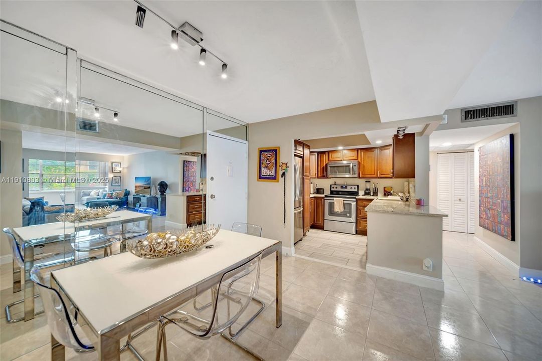 En Venta: $220,000 (2 camas, 2 baños, 1054 Pies cuadrados)