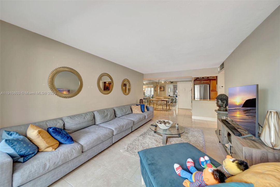 En Venta: $220,000 (2 camas, 2 baños, 1054 Pies cuadrados)