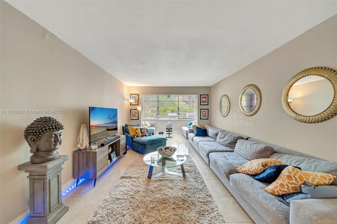 En Venta: $220,000 (2 camas, 2 baños, 1054 Pies cuadrados)