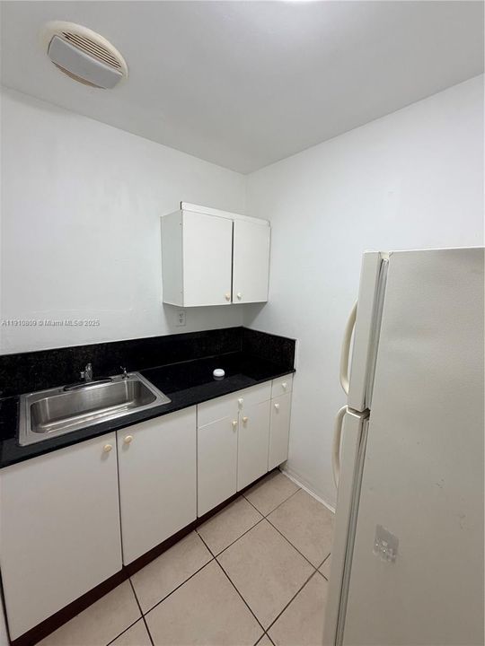 For Rent: $1,100 (0 beds, 1 baths, 5381 Square Feet)