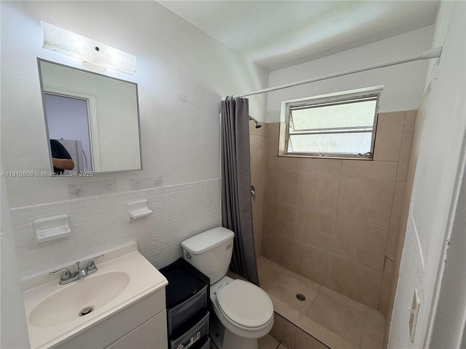 For Rent: $1,100 (0 beds, 1 baths, 5381 Square Feet)