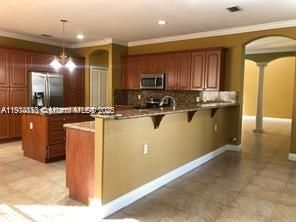 Под контрактом: $4,200 (4 спален, 3 ванн, 2554 Квадратных фут)