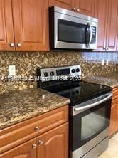 Под контрактом: $4,200 (4 спален, 3 ванн, 2554 Квадратных фут)