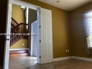 Под контрактом: $4,200 (4 спален, 3 ванн, 2554 Квадратных фут)