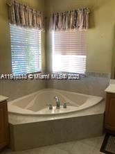 Под контрактом: $4,200 (4 спален, 3 ванн, 2554 Квадратных фут)