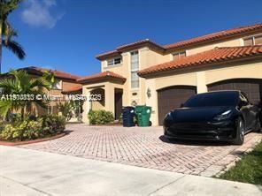 Под контрактом: $4,200 (4 спален, 3 ванн, 2554 Квадратных фут)