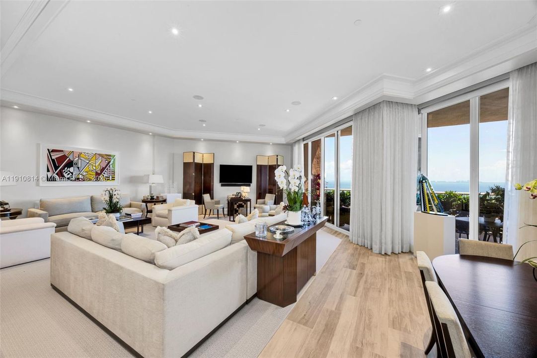 Activo con contrato: $3,900,000 (3 camas, 3 baños, 2970 Pies cuadrados)