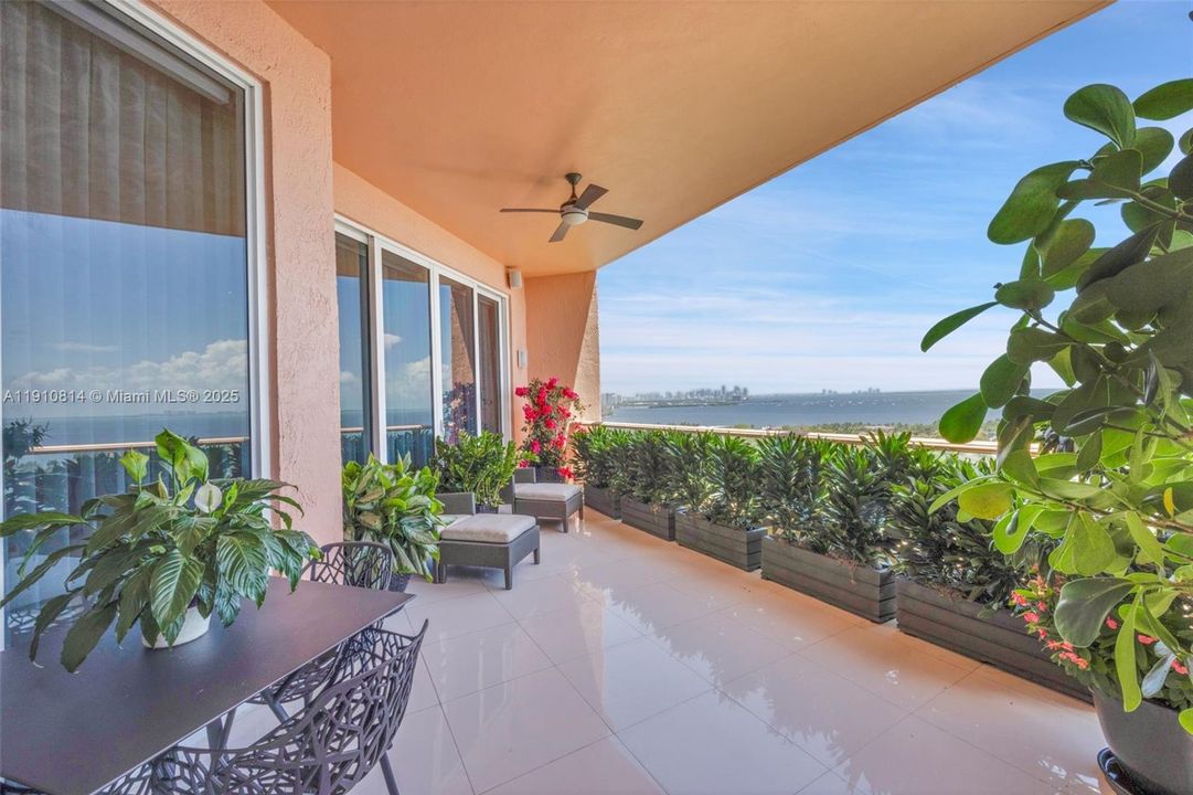 Activo con contrato: $3,900,000 (3 camas, 3 baños, 2970 Pies cuadrados)