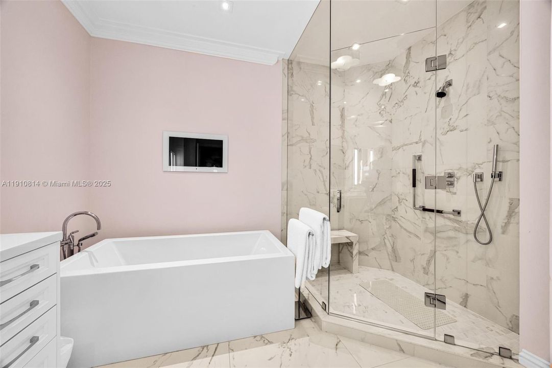 Activo con contrato: $3,900,000 (3 camas, 3 baños, 2970 Pies cuadrados)