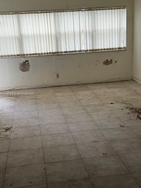 For Sale: $200,000 (1 beds, 1 baths, 845 Square Feet)