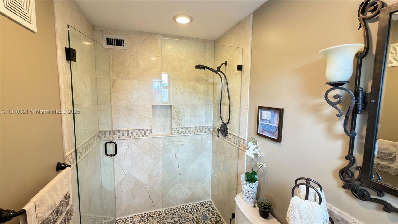 For Rent: $3,000 (2 beds, 2 baths, 1155 Square Feet)