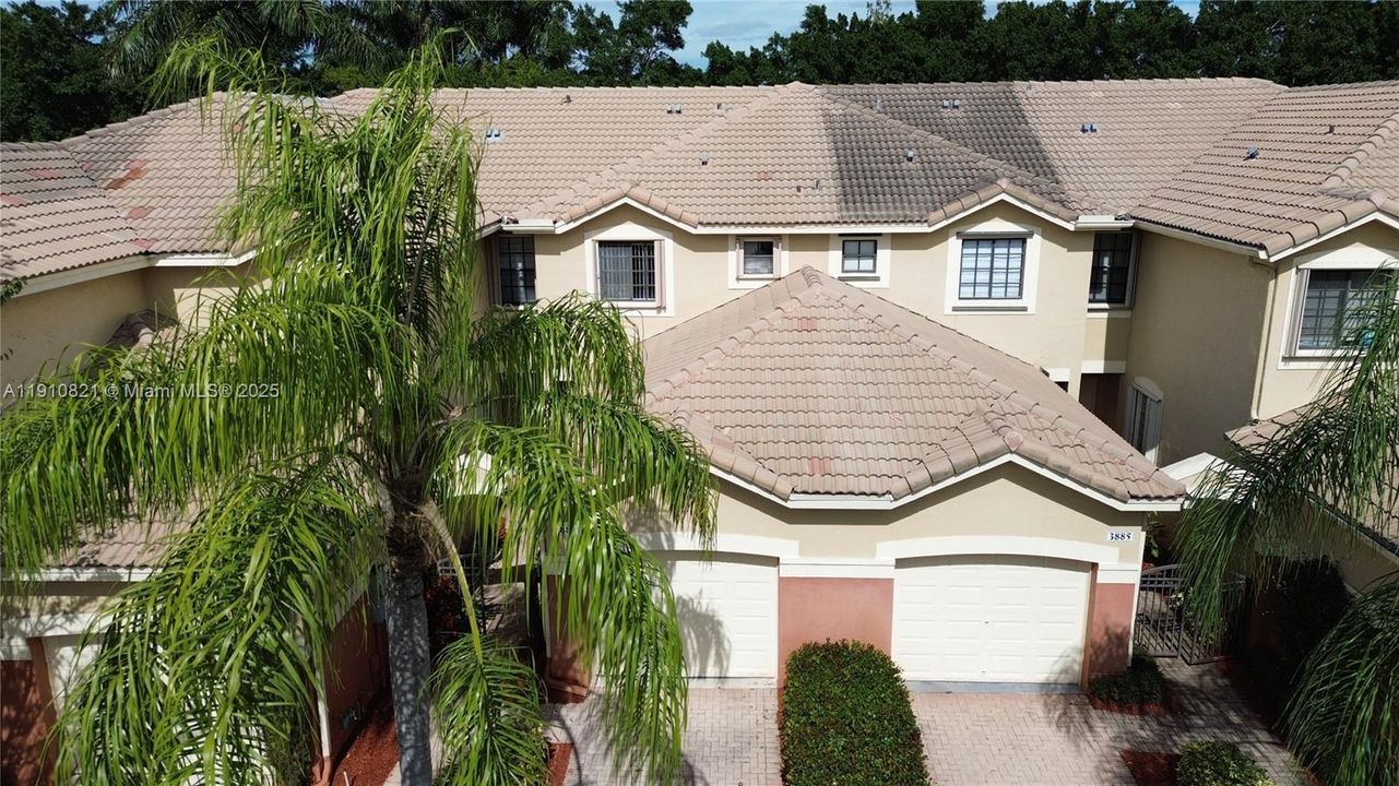 For Rent: $3,000 (2 beds, 2 baths, 1155 Square Feet)