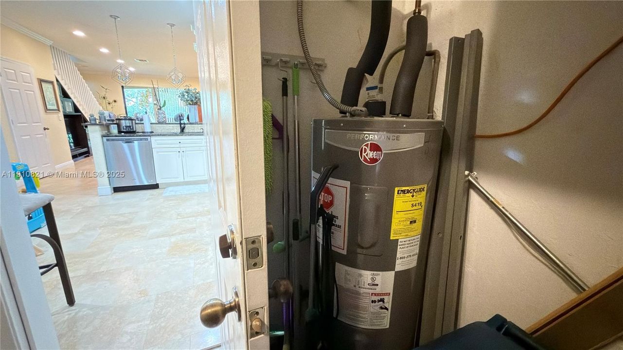 For Rent: $3,000 (2 beds, 2 baths, 1155 Square Feet)