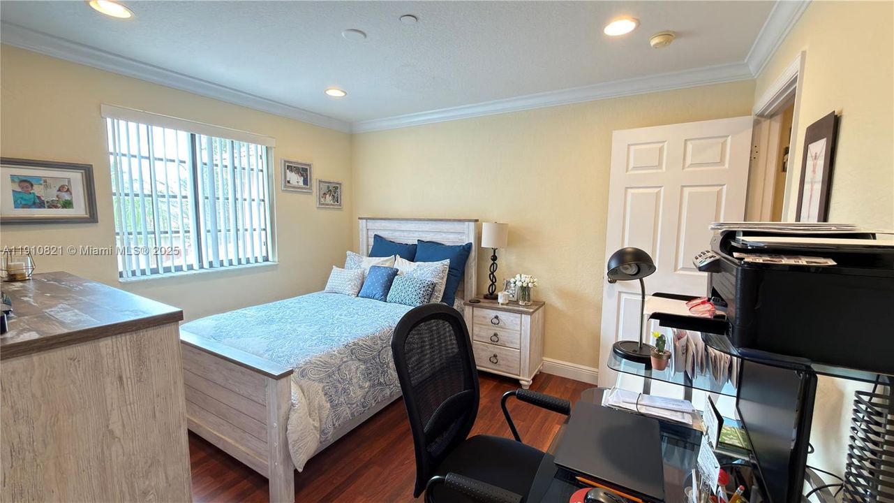 For Rent: $3,000 (2 beds, 2 baths, 1155 Square Feet)