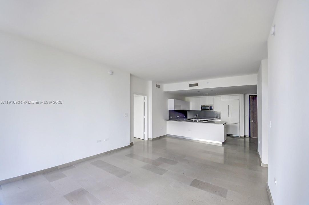 В аренду: $5,700 (2 спален, 2 ванн, 1261 Квадратных фут)