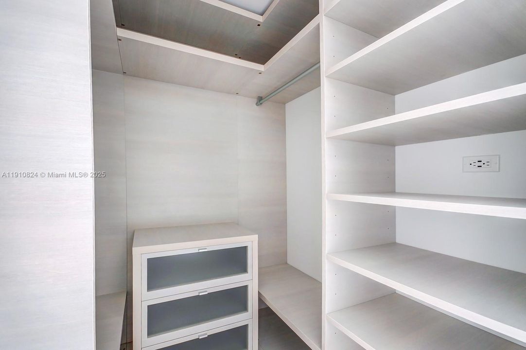 В аренду: $5,700 (2 спален, 2 ванн, 1261 Квадратных фут)