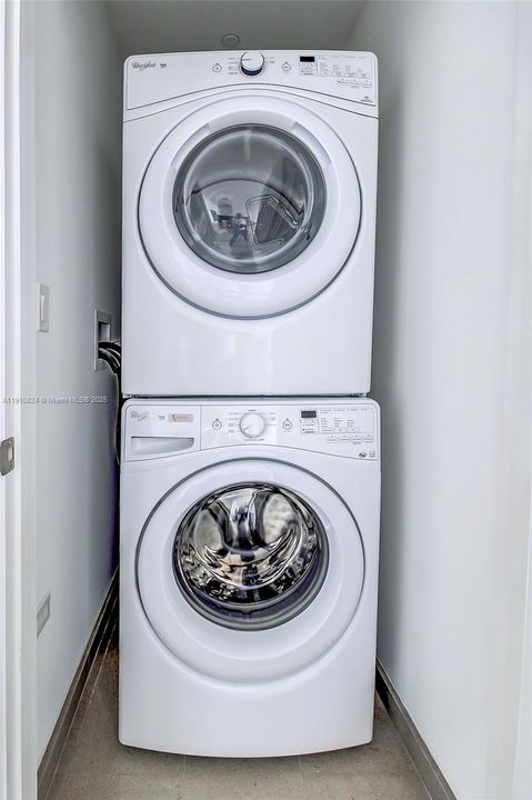 В аренду: $5,700 (2 спален, 2 ванн, 1261 Квадратных фут)