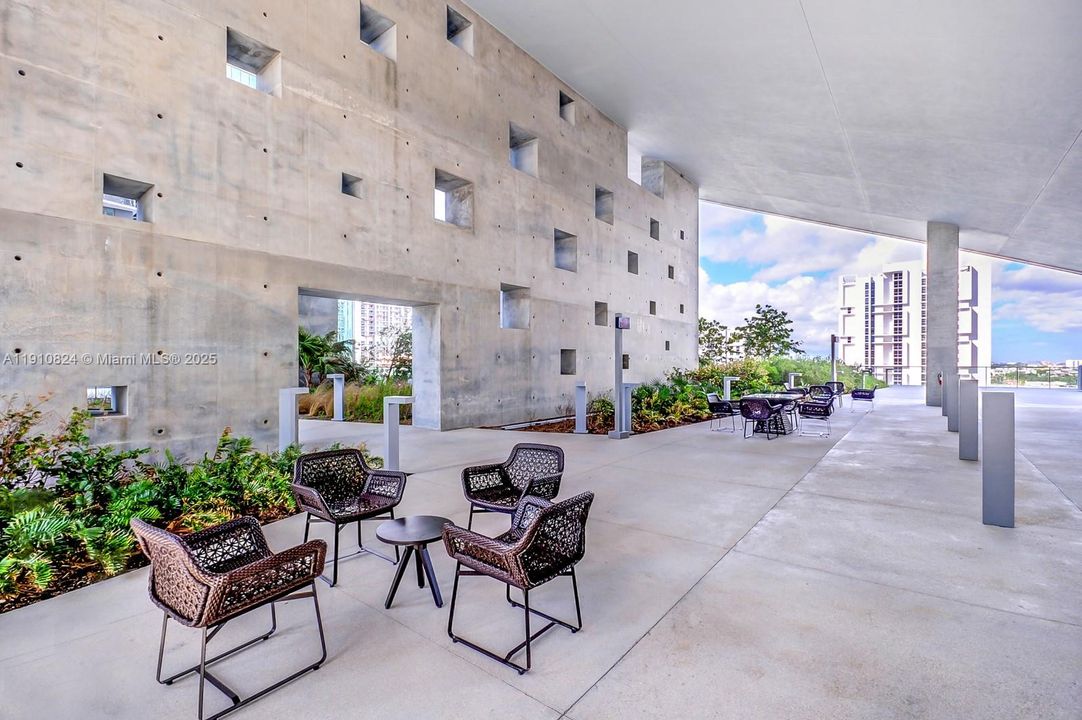 В аренду: $5,700 (2 спален, 2 ванн, 1261 Квадратных фут)