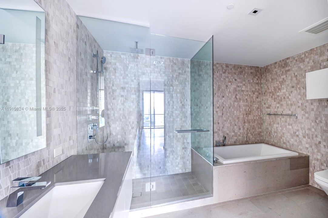 В аренду: $5,700 (2 спален, 2 ванн, 1261 Квадратных фут)