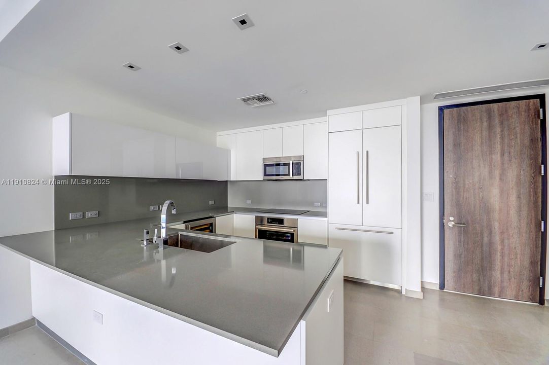 В аренду: $5,700 (2 спален, 2 ванн, 1261 Квадратных фут)