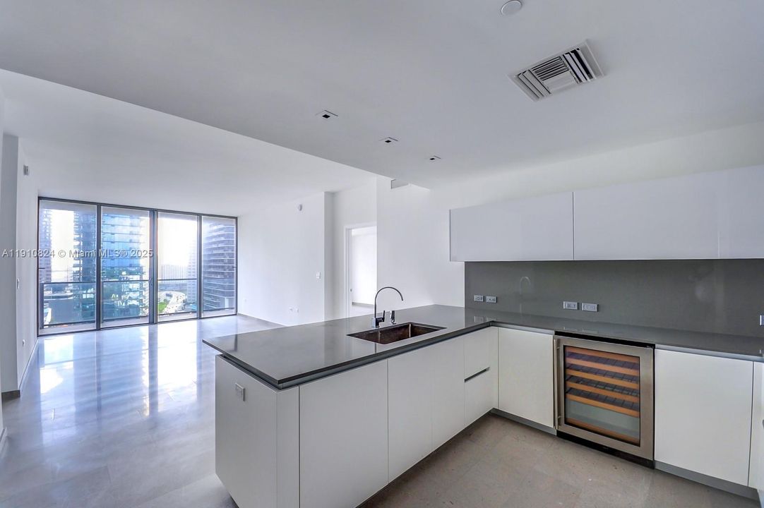 В аренду: $5,700 (2 спален, 2 ванн, 1261 Квадратных фут)