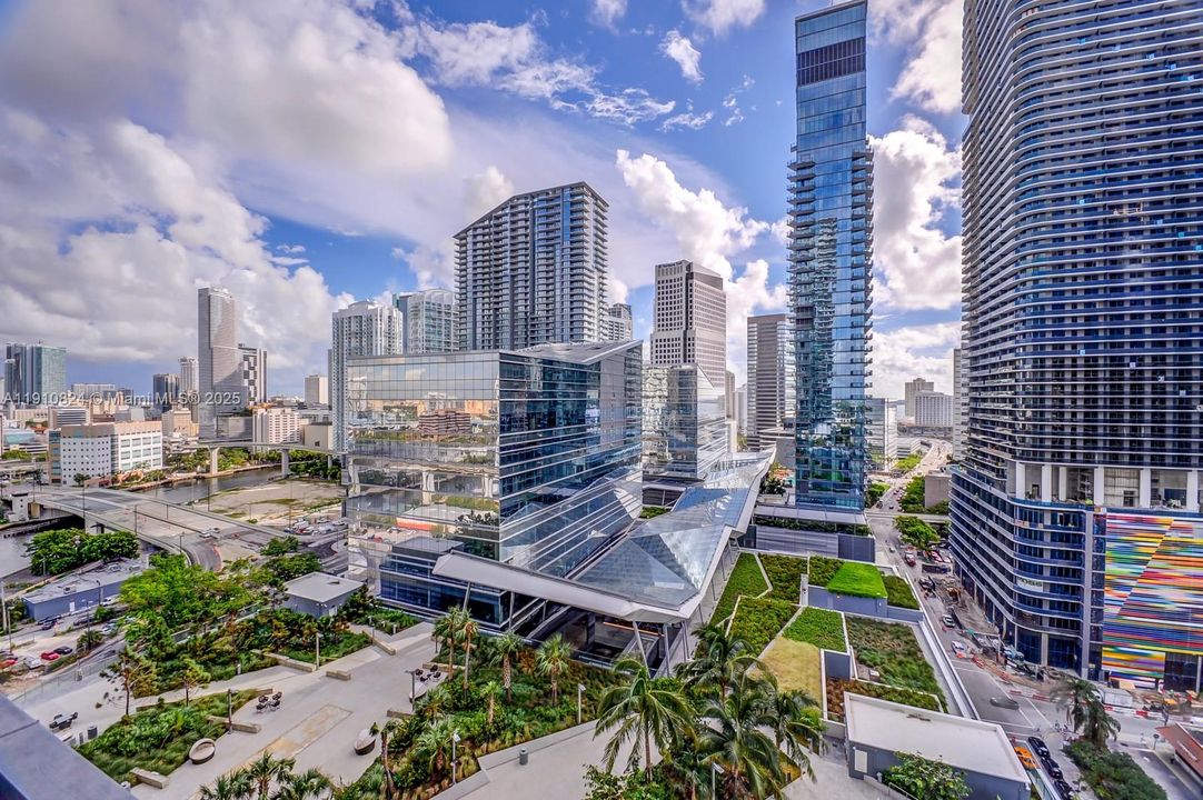 В аренду: $5,700 (2 спален, 2 ванн, 1261 Квадратных фут)