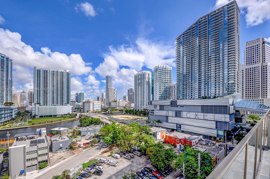 В аренду: $5,700 (2 спален, 2 ванн, 1261 Квадратных фут)