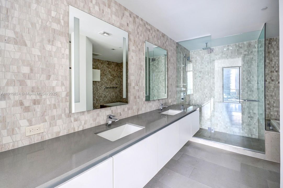 В аренду: $5,700 (2 спален, 2 ванн, 1261 Квадратных фут)