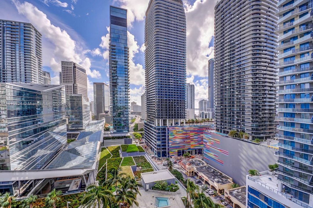 В аренду: $5,700 (2 спален, 2 ванн, 1261 Квадратных фут)