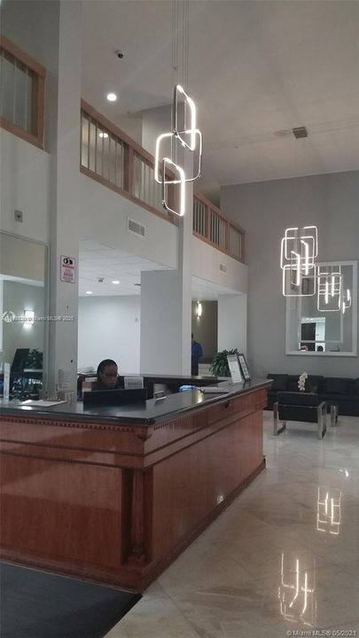 For Rent: $1,875 (1 beds, 1 baths, 887 Square Feet)