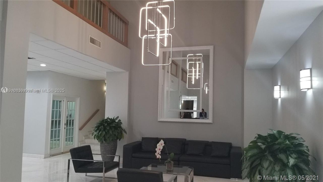 For Rent: $1,875 (1 beds, 1 baths, 887 Square Feet)