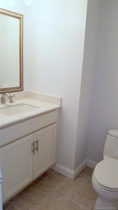 For Rent: $1,875 (1 beds, 1 baths, 887 Square Feet)