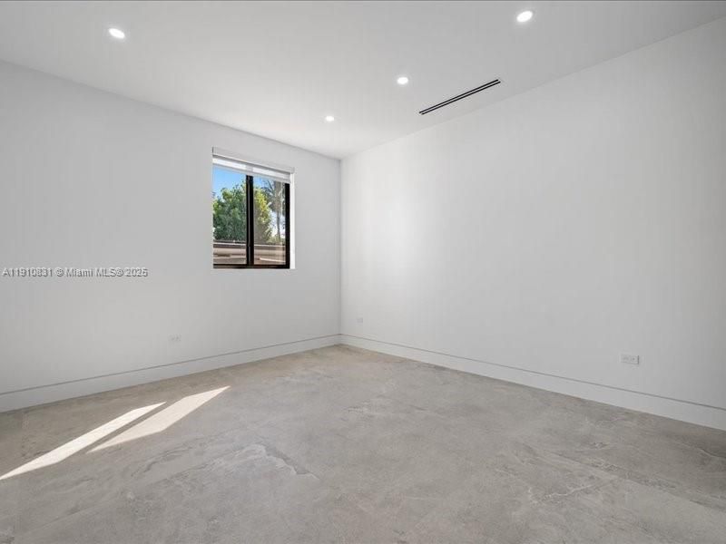 For Sale: $3,980,000 (4 beds, 4 baths, 1724 Square Feet)