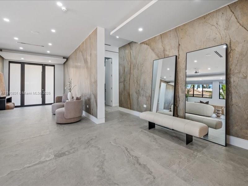 For Sale: $3,980,000 (4 beds, 4 baths, 1724 Square Feet)