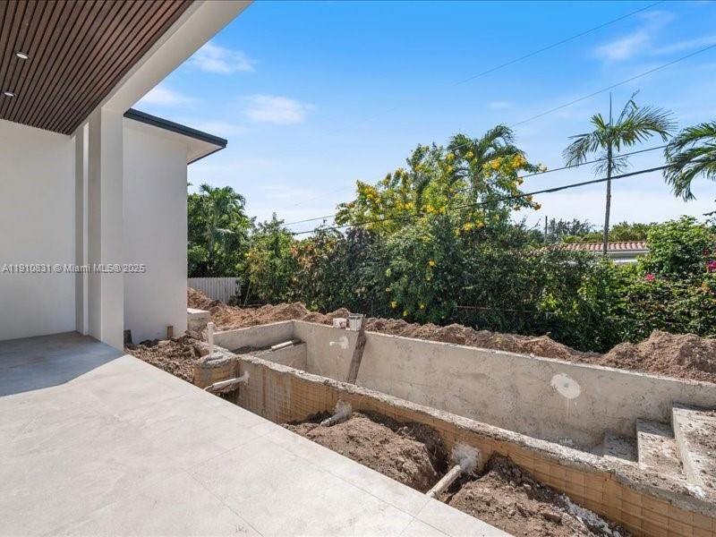 For Sale: $3,980,000 (4 beds, 4 baths, 1724 Square Feet)