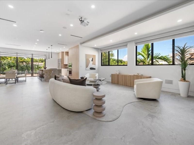 For Sale: $3,980,000 (4 beds, 4 baths, 1724 Square Feet)