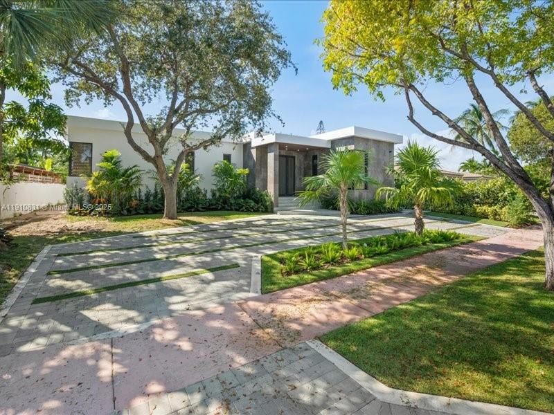 For Sale: $3,980,000 (4 beds, 4 baths, 1724 Square Feet)