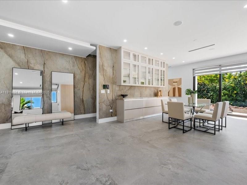 For Sale: $3,980,000 (4 beds, 4 baths, 1724 Square Feet)