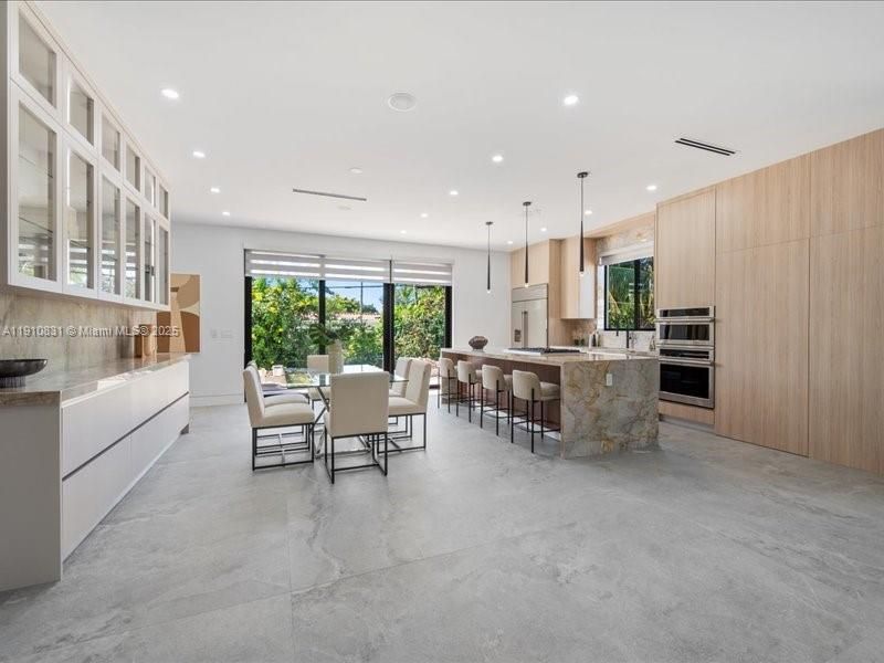 For Sale: $3,980,000 (4 beds, 4 baths, 1724 Square Feet)