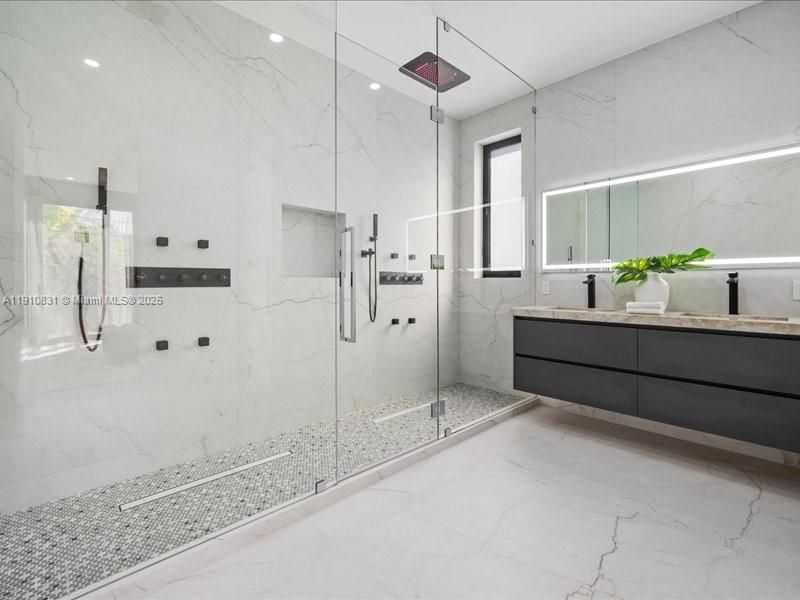 For Sale: $3,980,000 (4 beds, 4 baths, 1724 Square Feet)