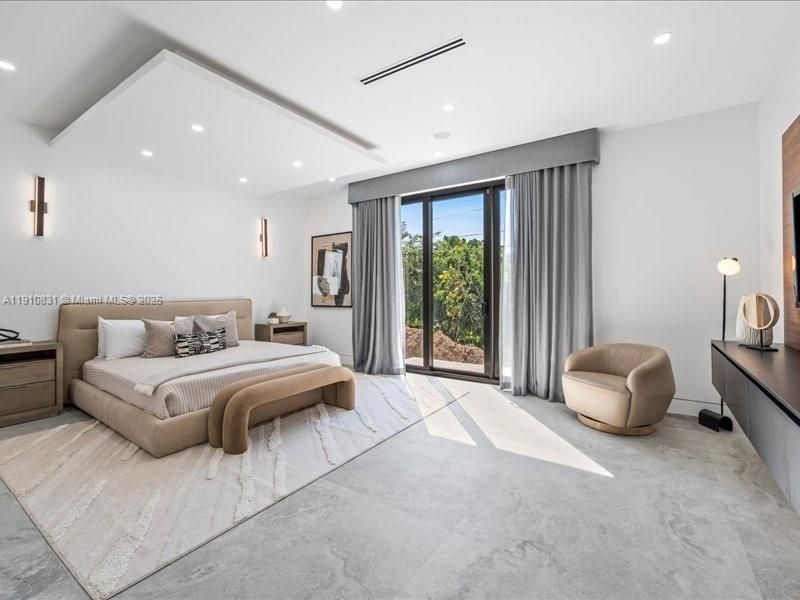 For Sale: $3,980,000 (4 beds, 4 baths, 1724 Square Feet)