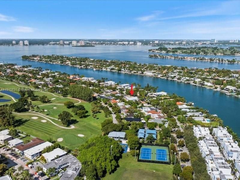 For Sale: $3,980,000 (4 beds, 4 baths, 1724 Square Feet)