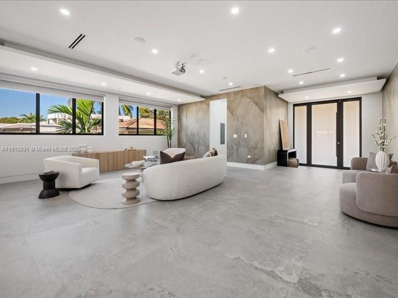 For Sale: $3,980,000 (4 beds, 4 baths, 1724 Square Feet)