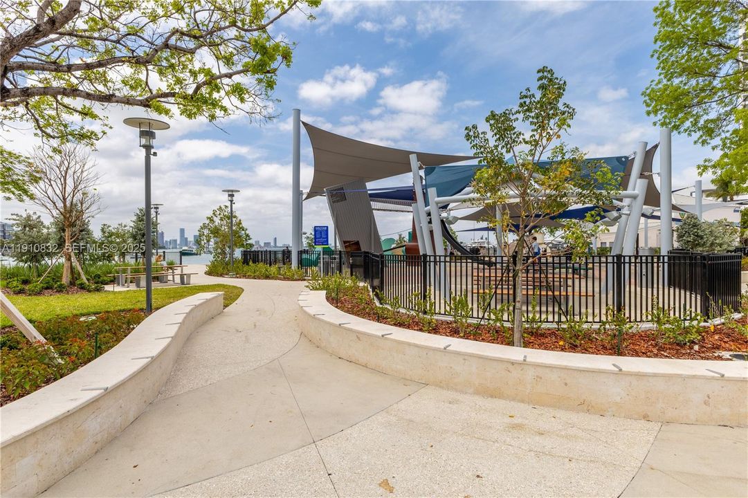 For Sale: $699,000 (2 beds, 2 baths, 1140 Square Feet)