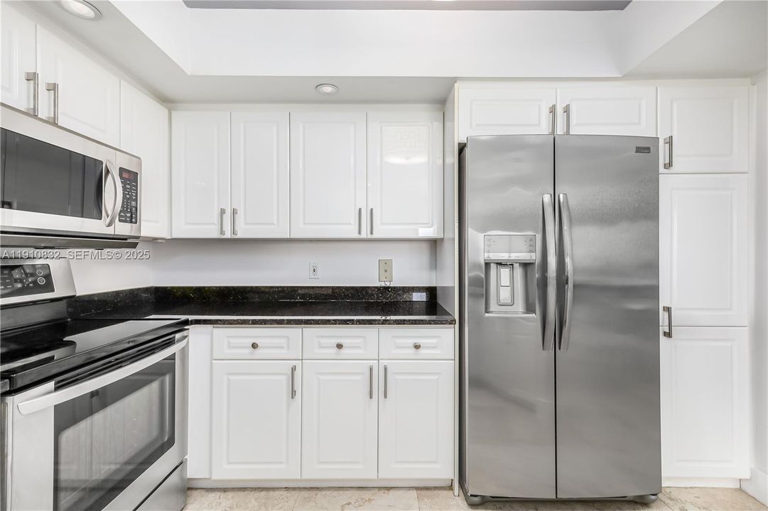 For Sale: $699,000 (2 beds, 2 baths, 1140 Square Feet)