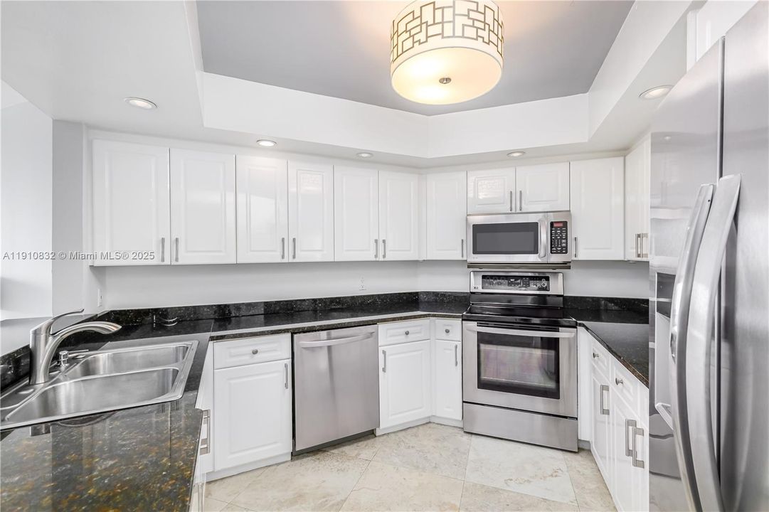 For Sale: $699,000 (2 beds, 2 baths, 1140 Square Feet)